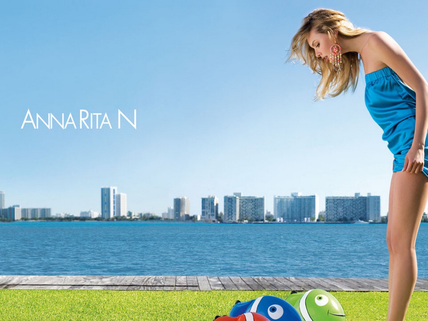 Модель блондинка Анна Рита