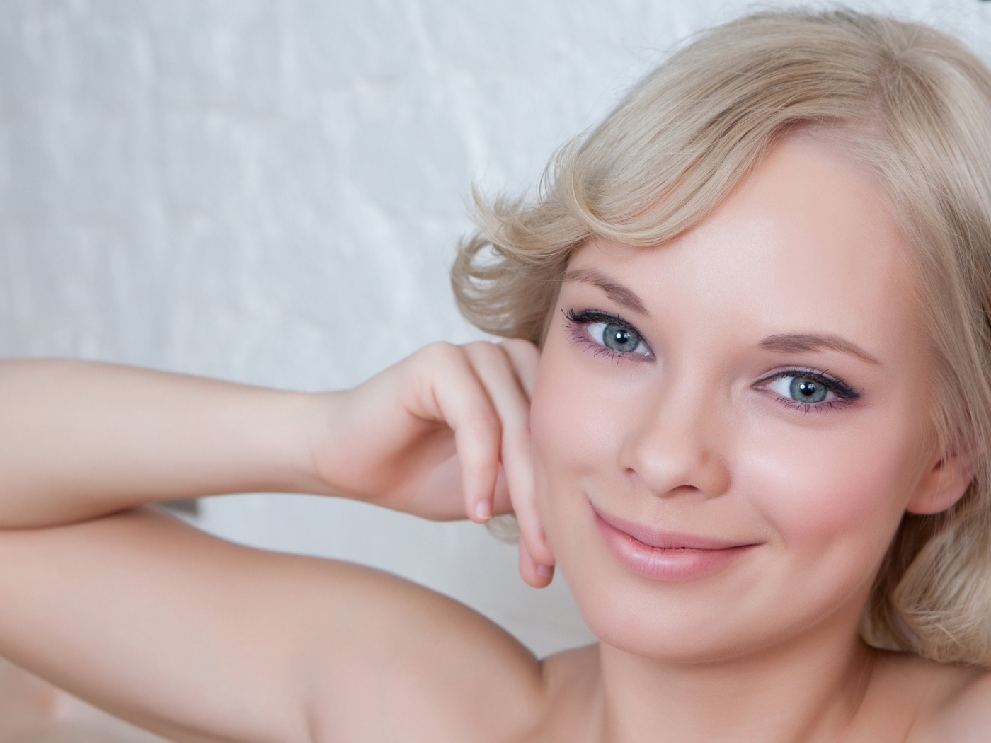 Блондинка модель Feeona A