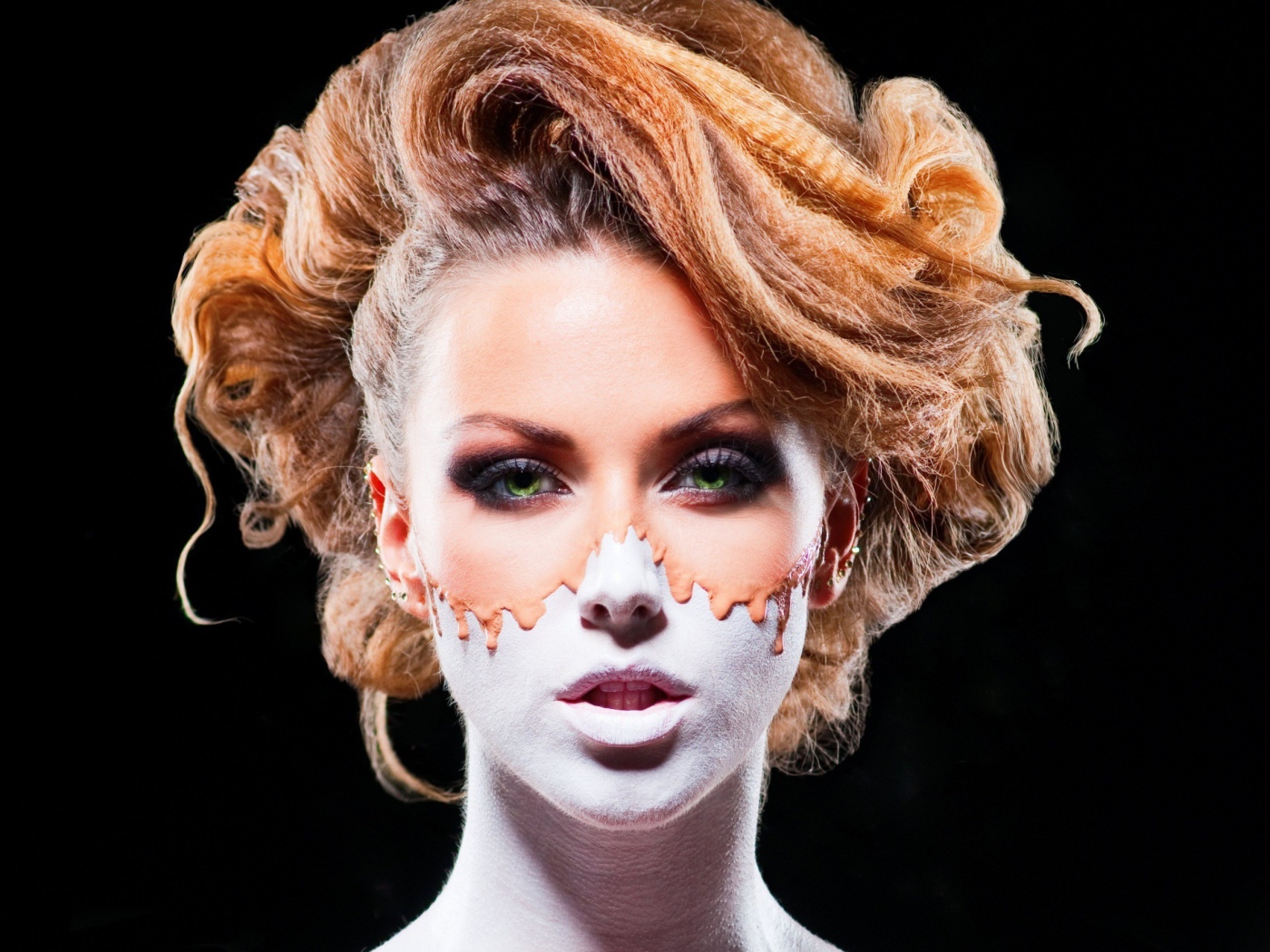 Фантастический макияж у девушки