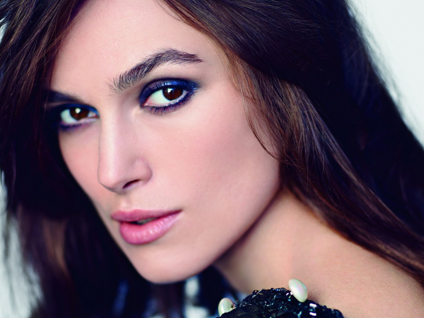 Девушка с коричневыми глазами Кира Найтли