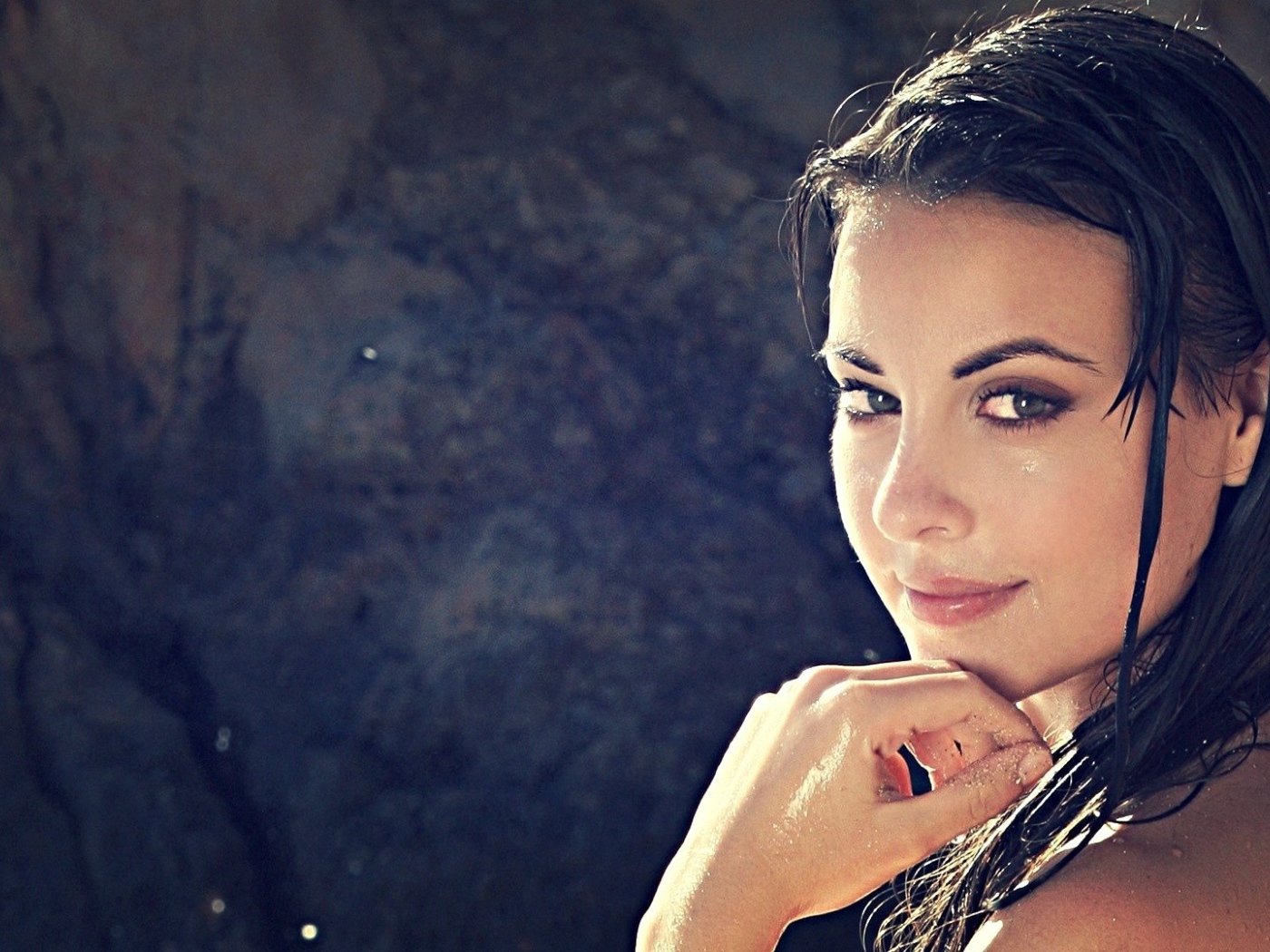 Мокрые волосы у девушки Lorena Garcia