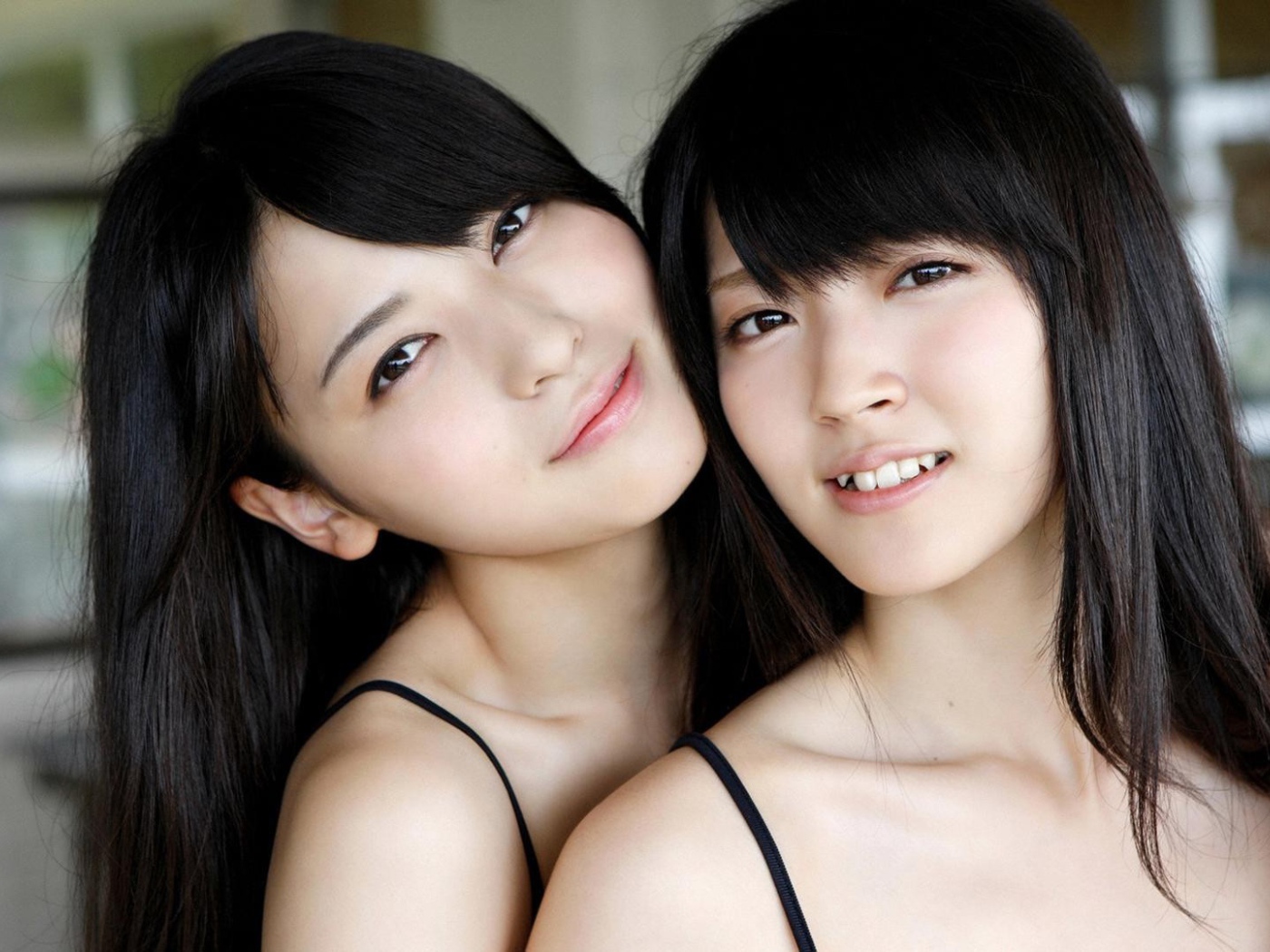 Две девушки сестры из Японии