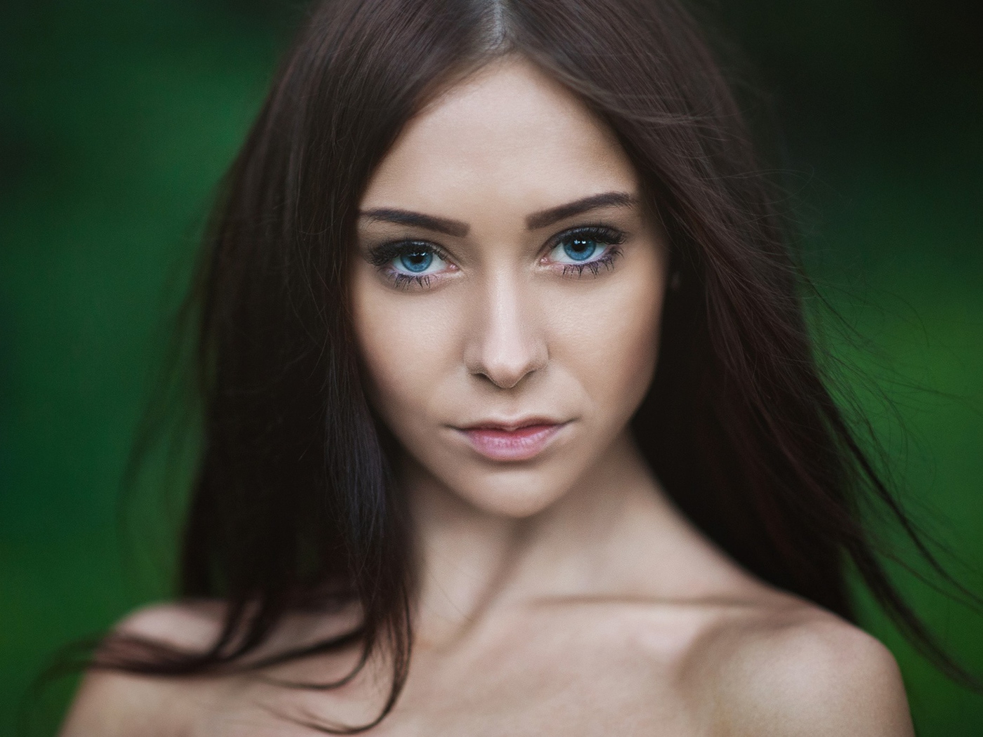 Голубоглазая модель Victoria Unknown