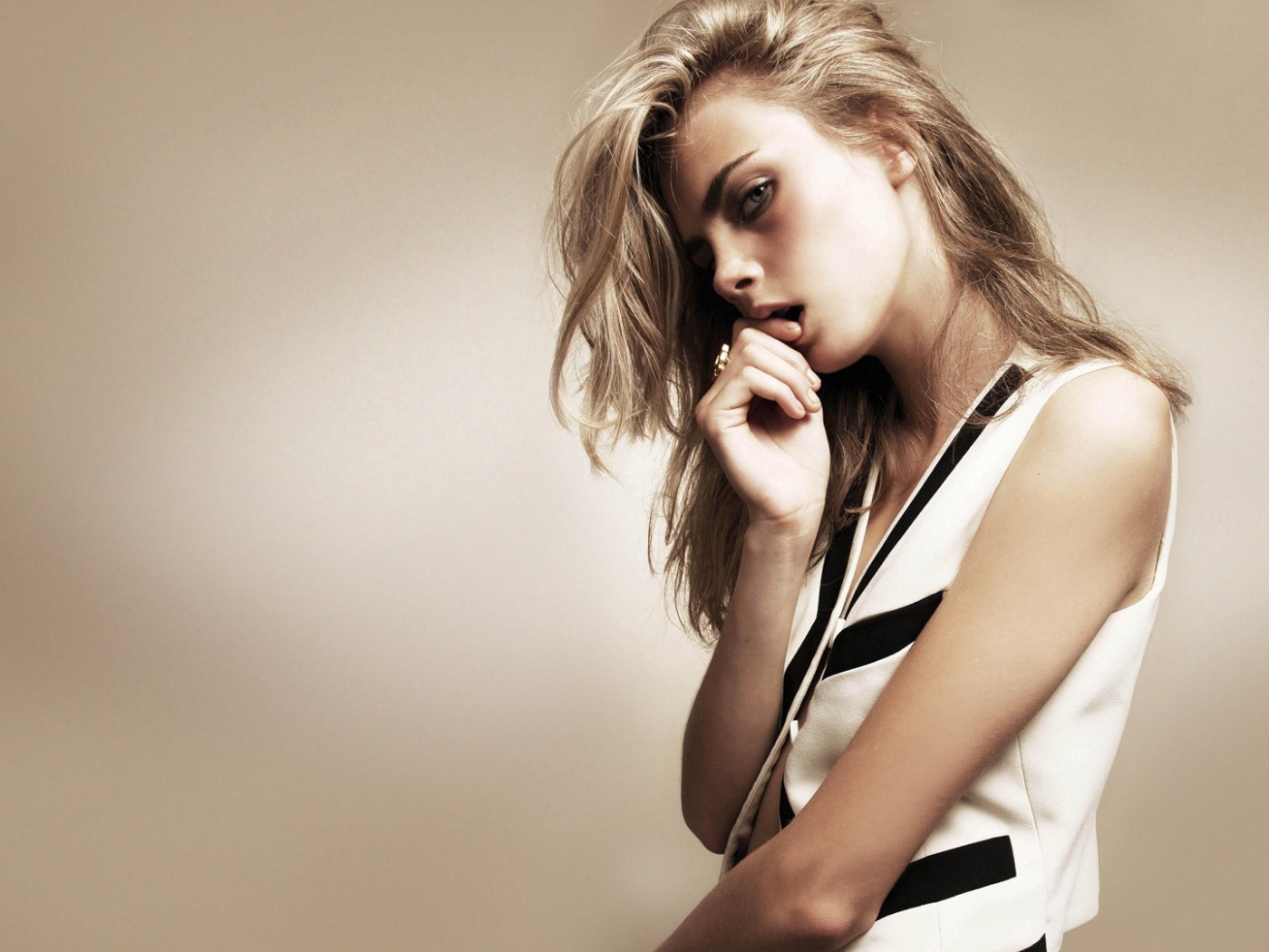 Топ модель Кара Делевинь