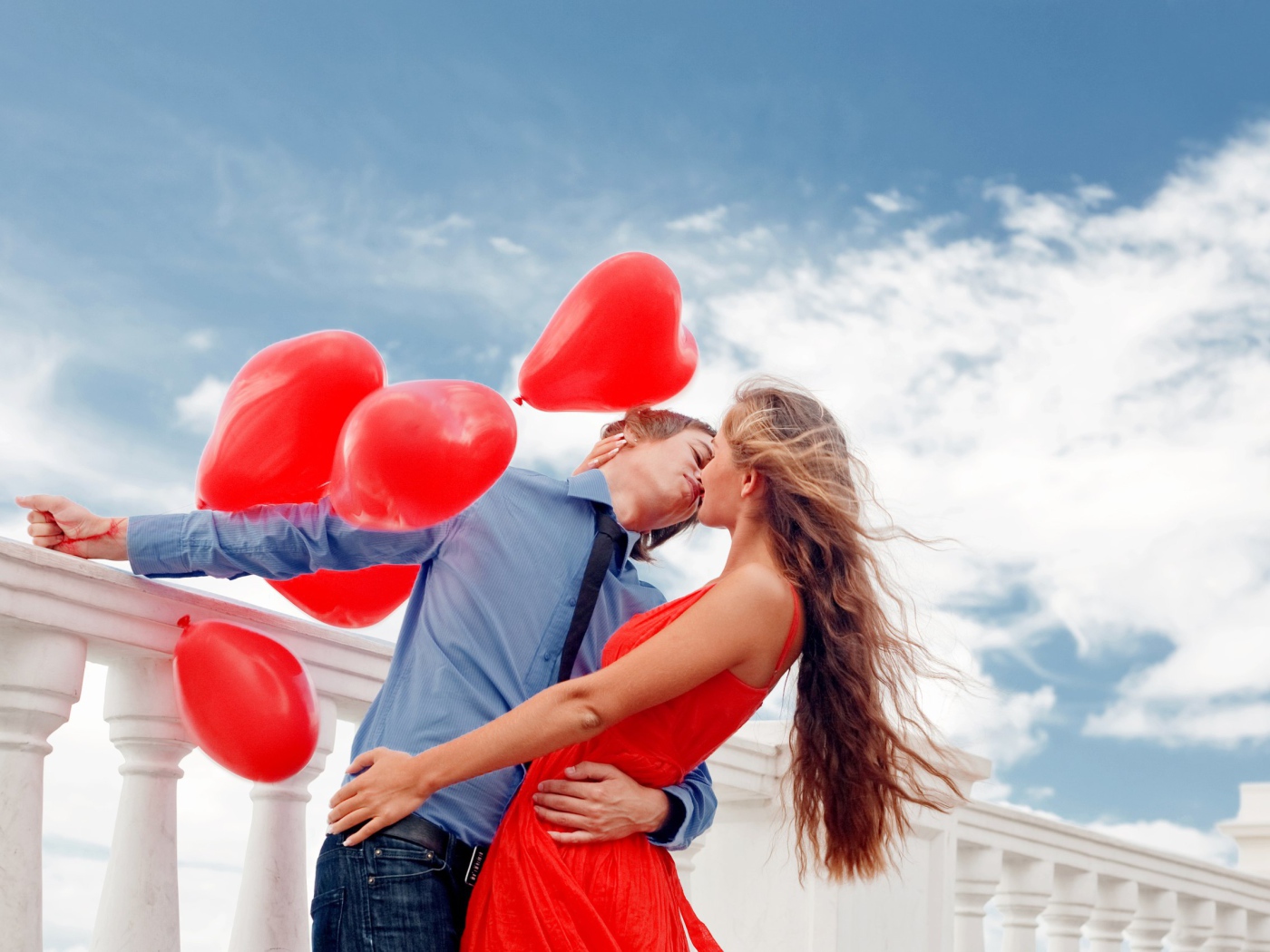 Парень и девушка романтики