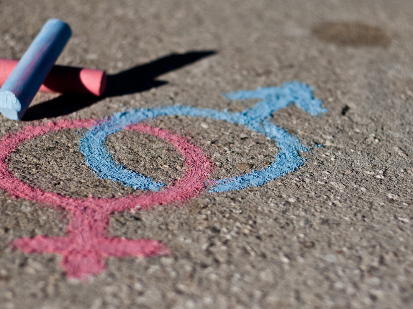 Рисунок мелом на асфальте, любовь