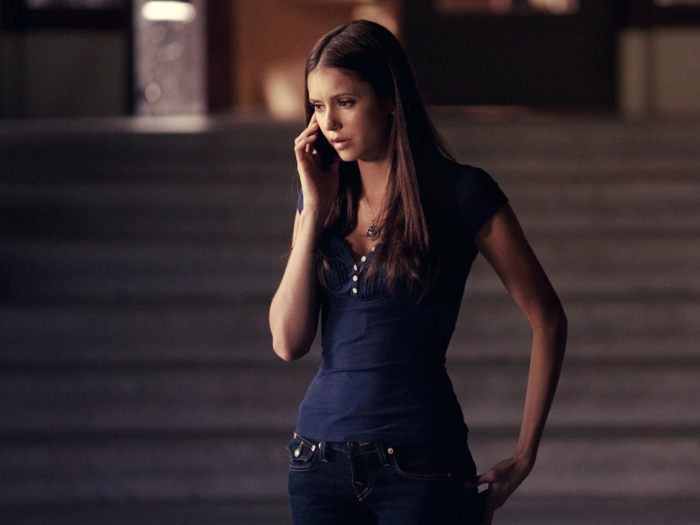 Девушка из сериала Дневники вампира