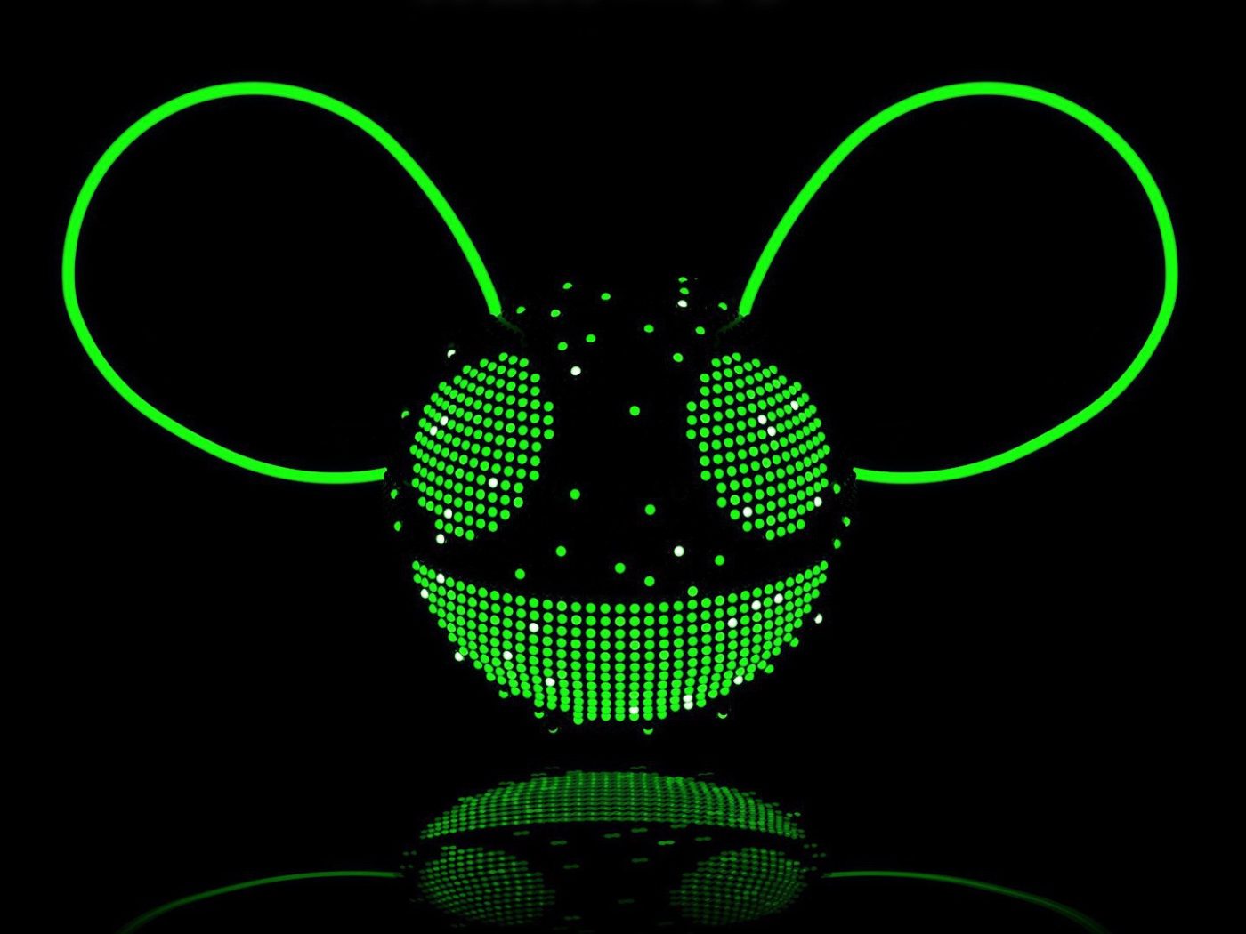 Зеленый диджей deadmau5