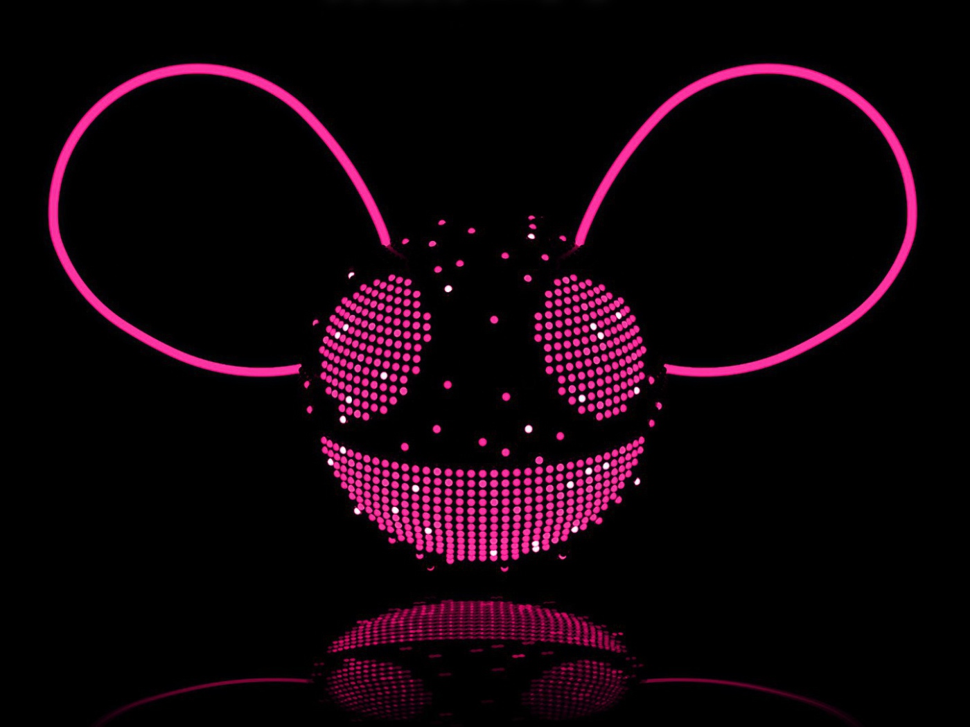 Розовый диджей deadmau5