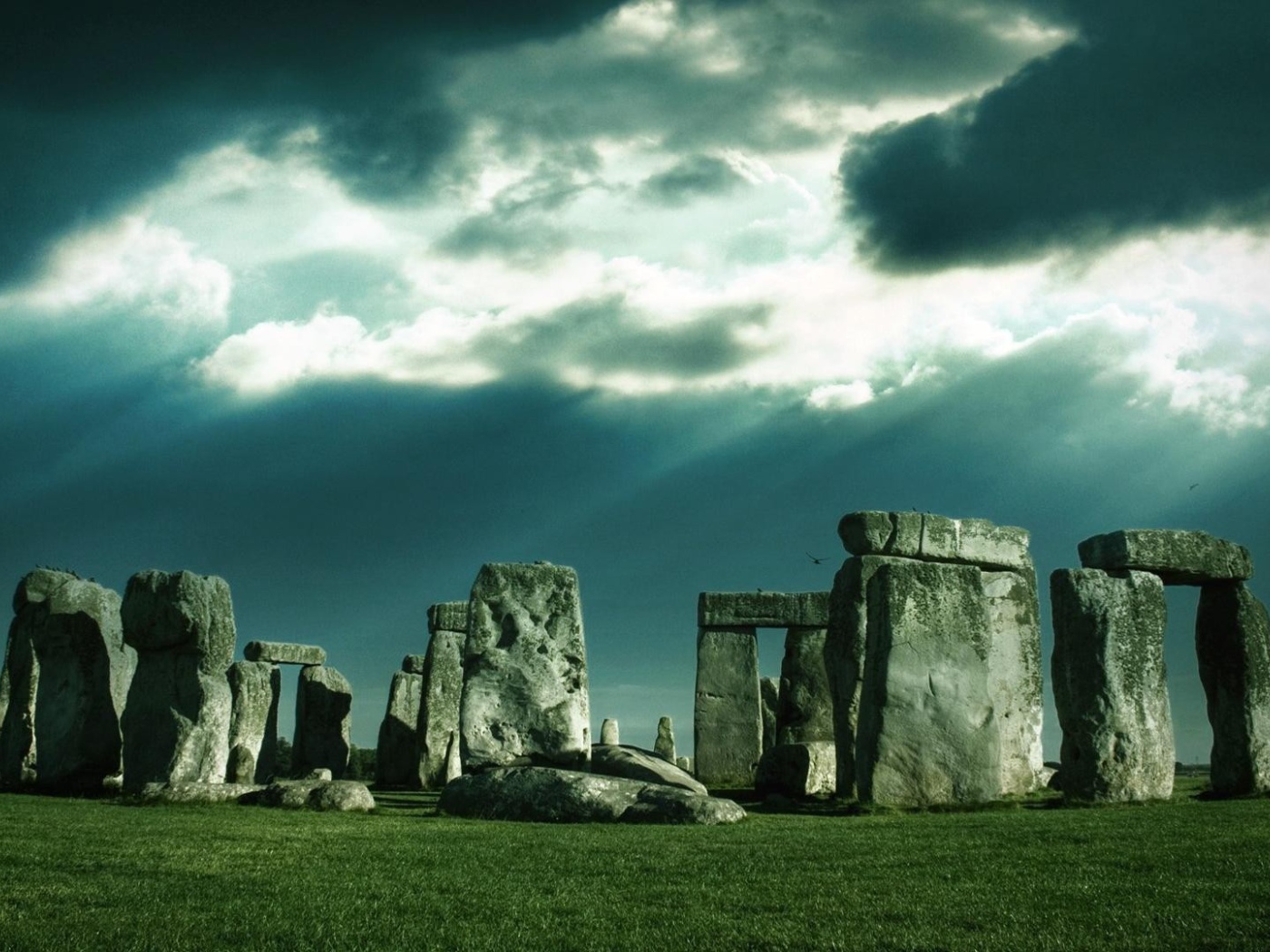 Облака над Стоунхенджем