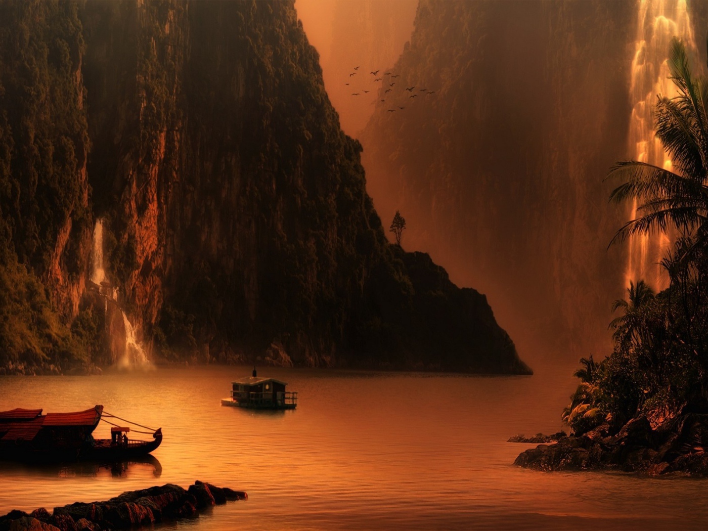 Уютная гавань между покрытых зеленью скал