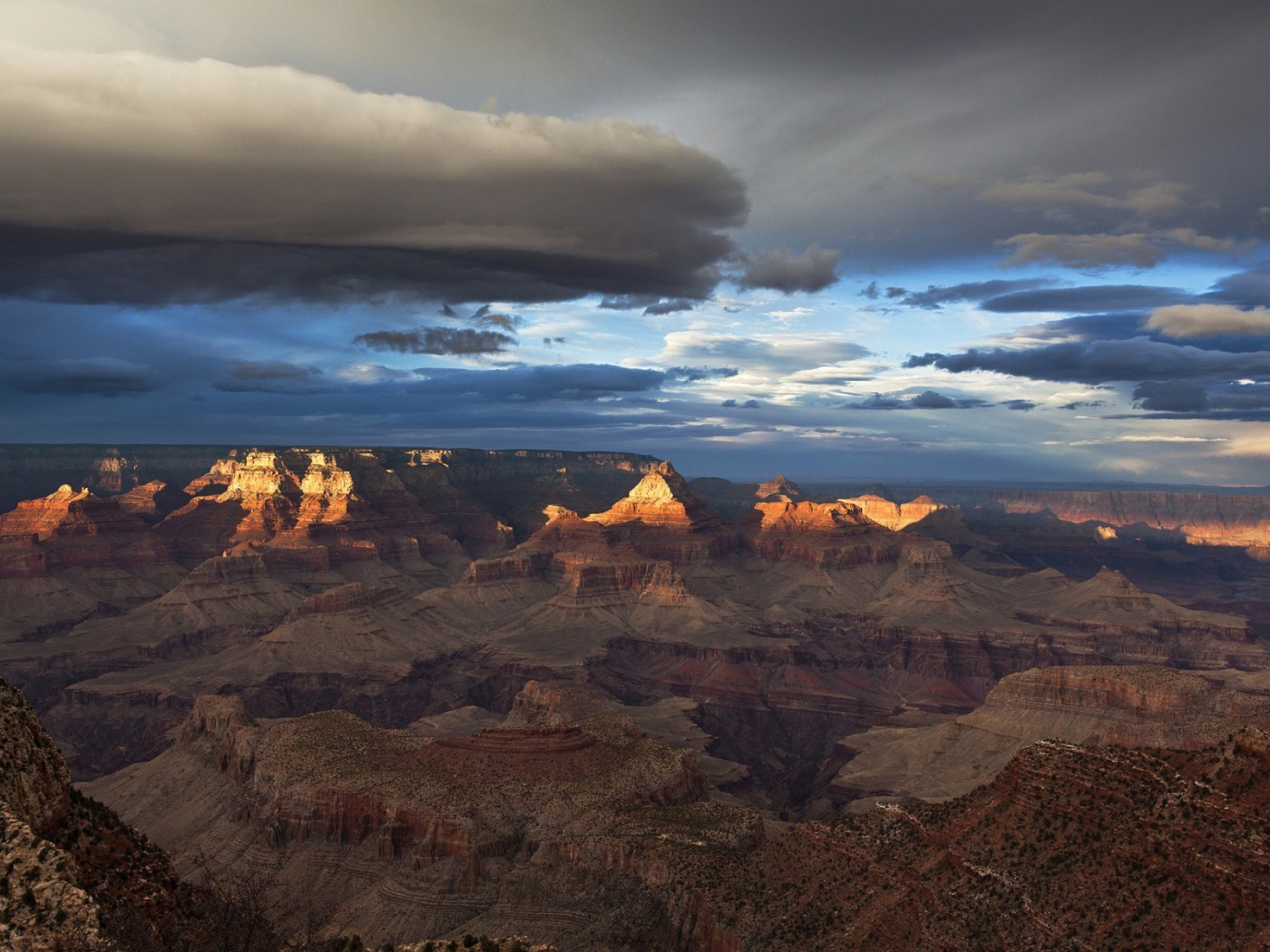 Кучевые облака над каньоном