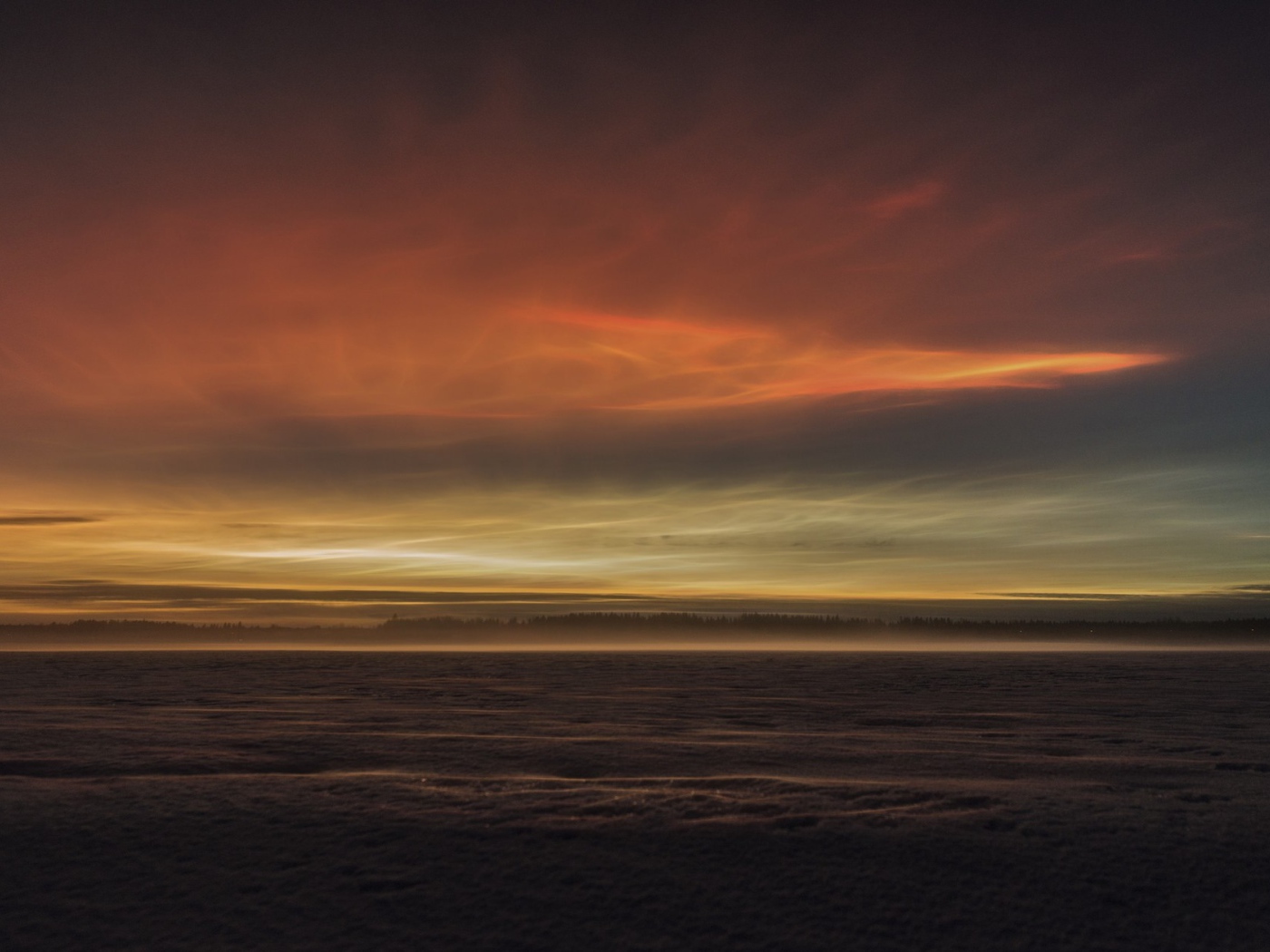 Туман над землей перед рассветом