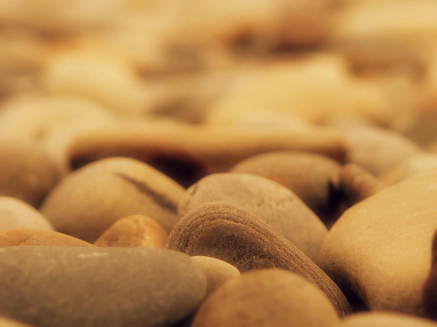 Гладкие коричневые камни