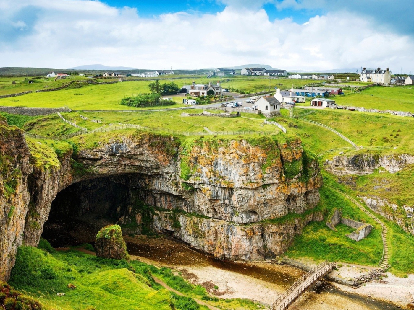 Каменная пещера на окраине села