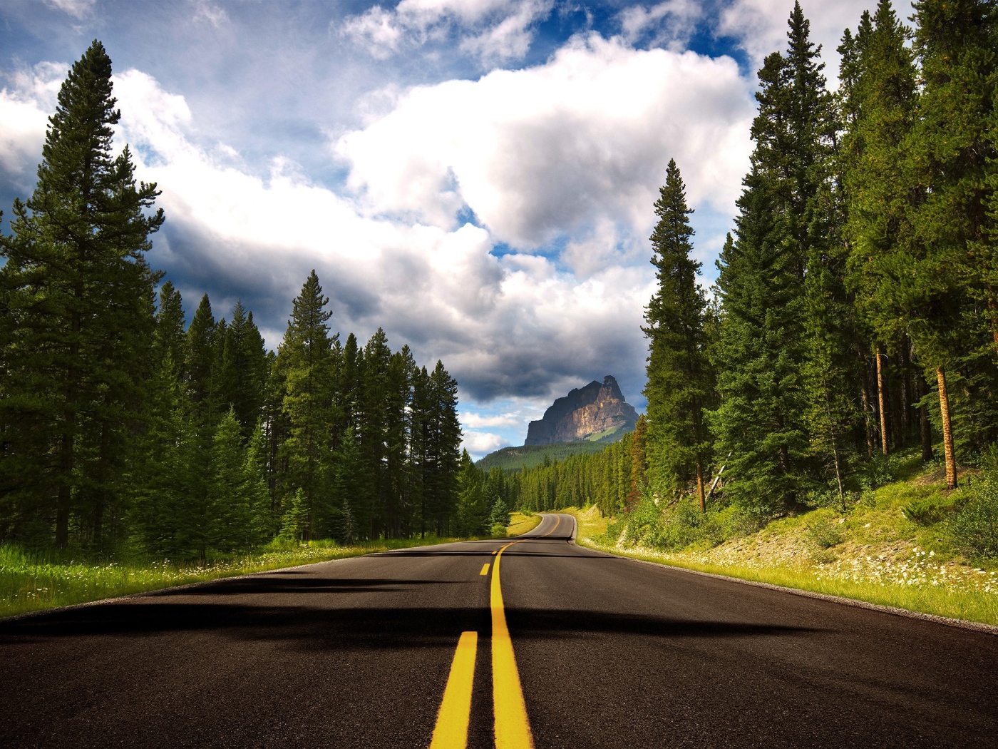 Лента шоссе в горы