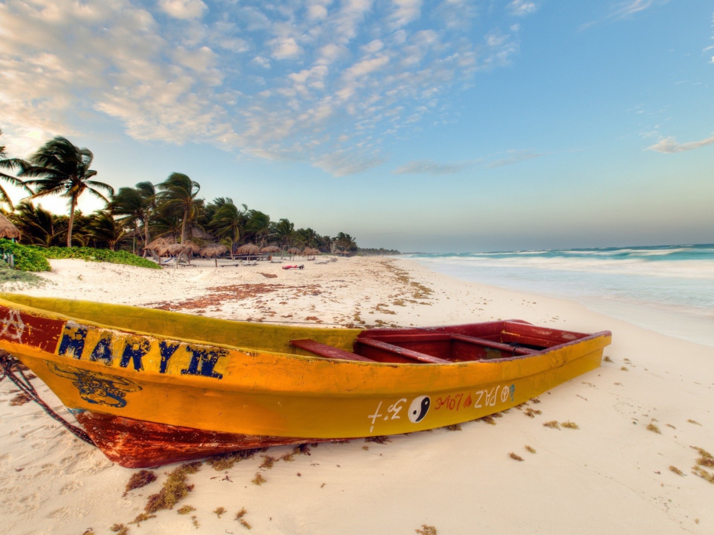 Лодка Мария на пляже