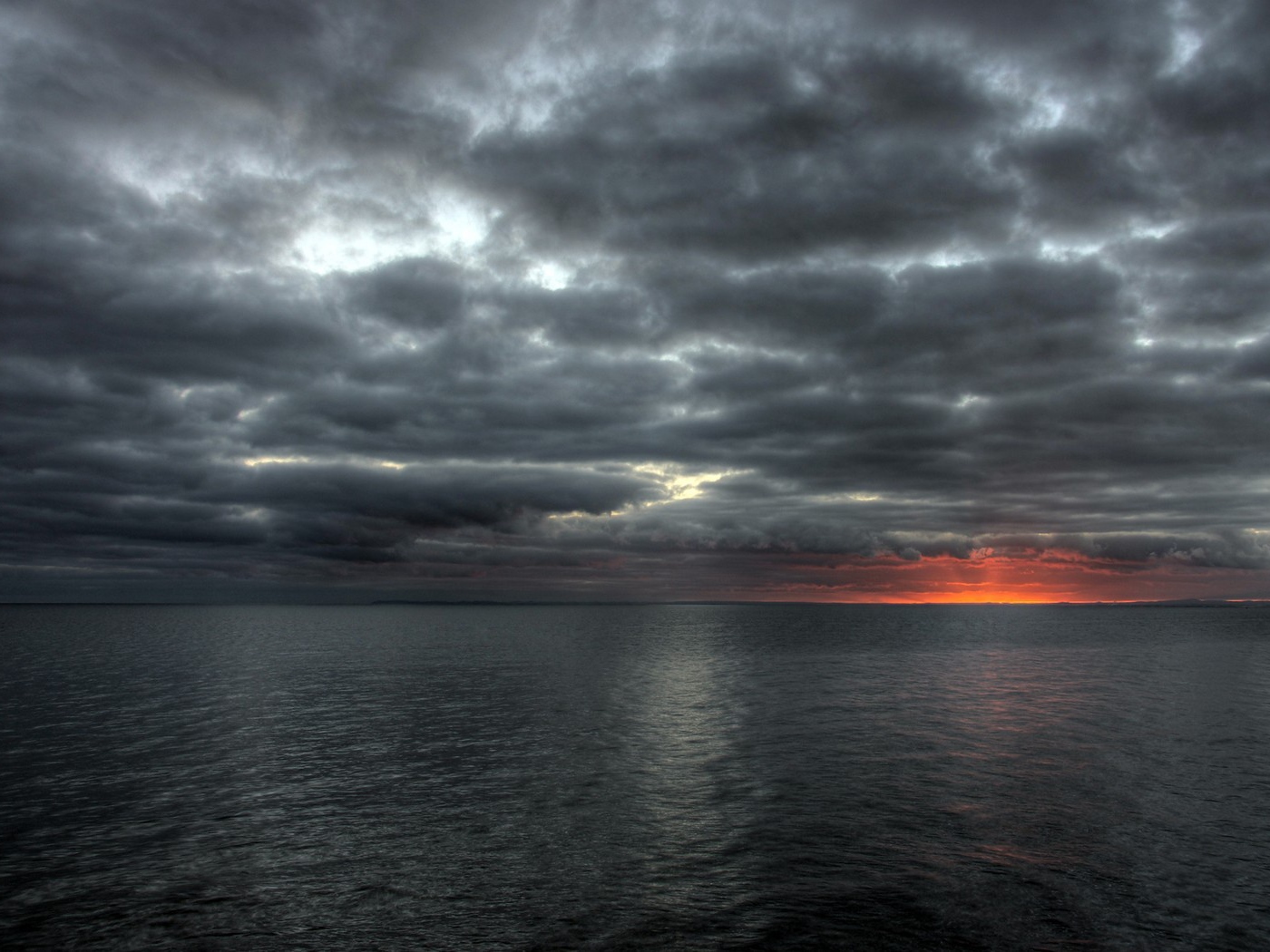 Облака над морем после заката