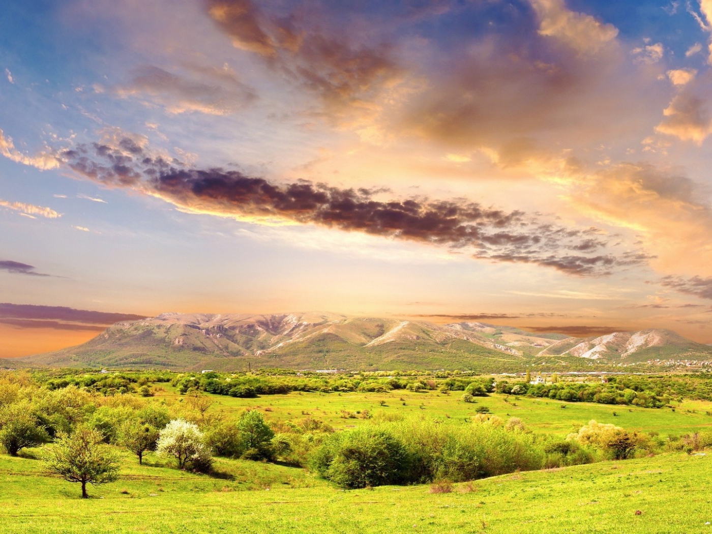 Фантастические облака над плоскогорьем