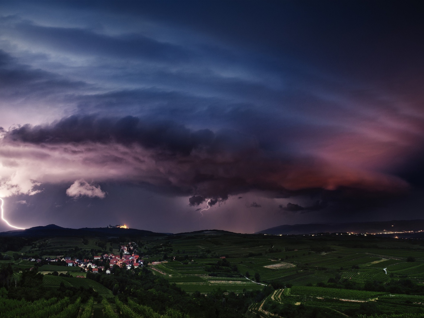 Фиолетовое облако супер шторма