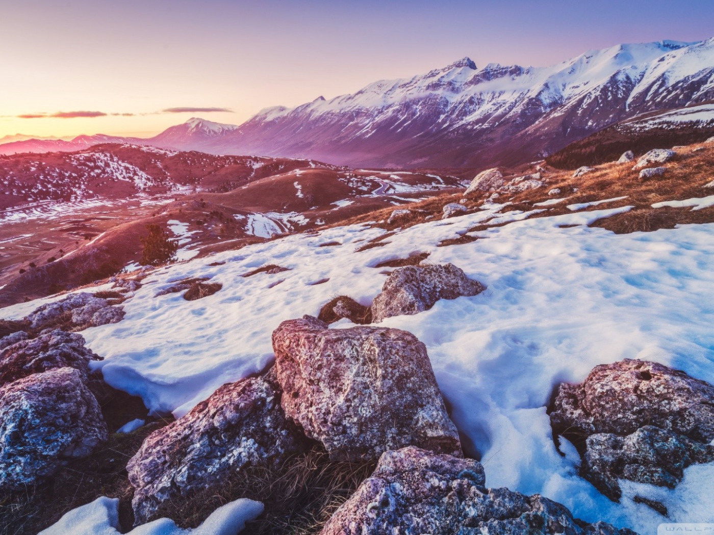 Свежий снег в горах
