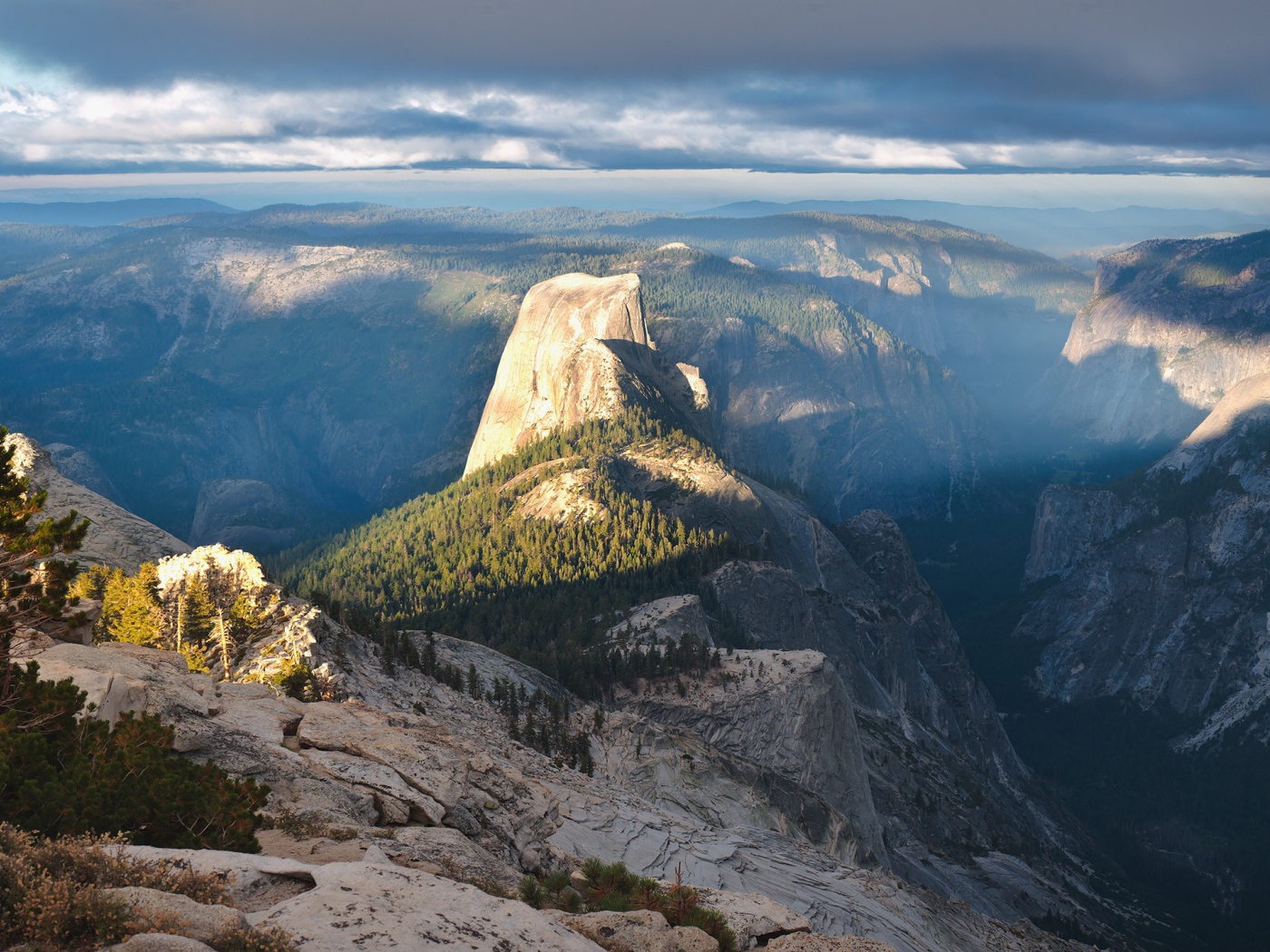 Горы освещенные солнцем