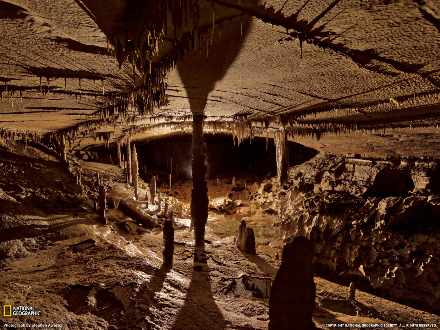 Пещерные сталактиты