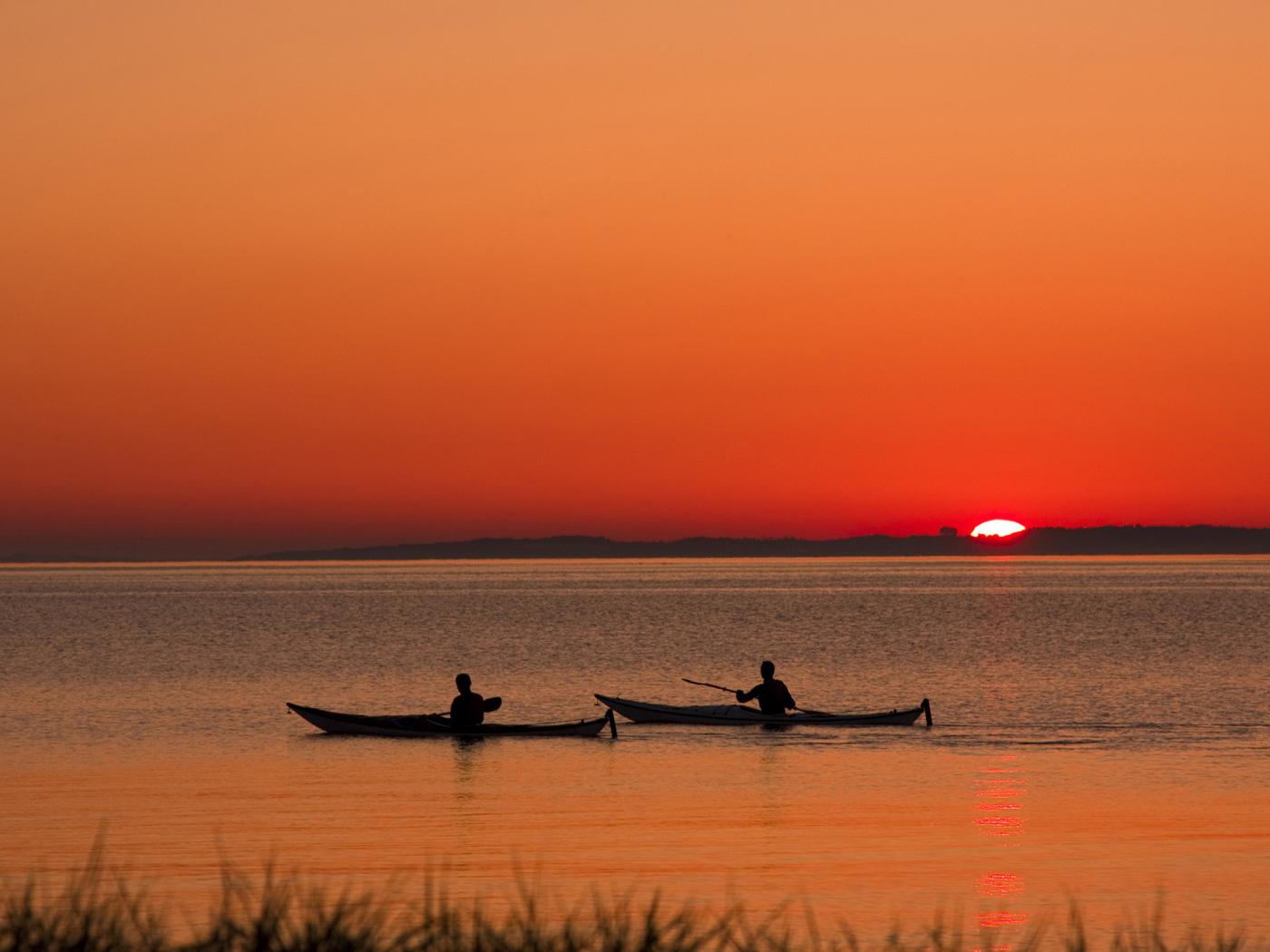 Две лодки на закате