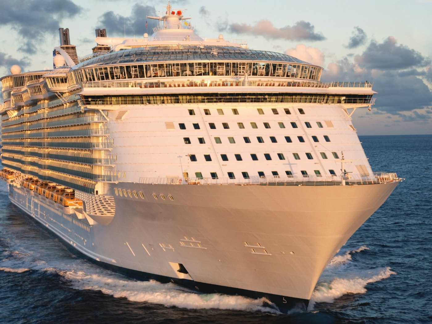 Круизный лайнер Allure of the Seas