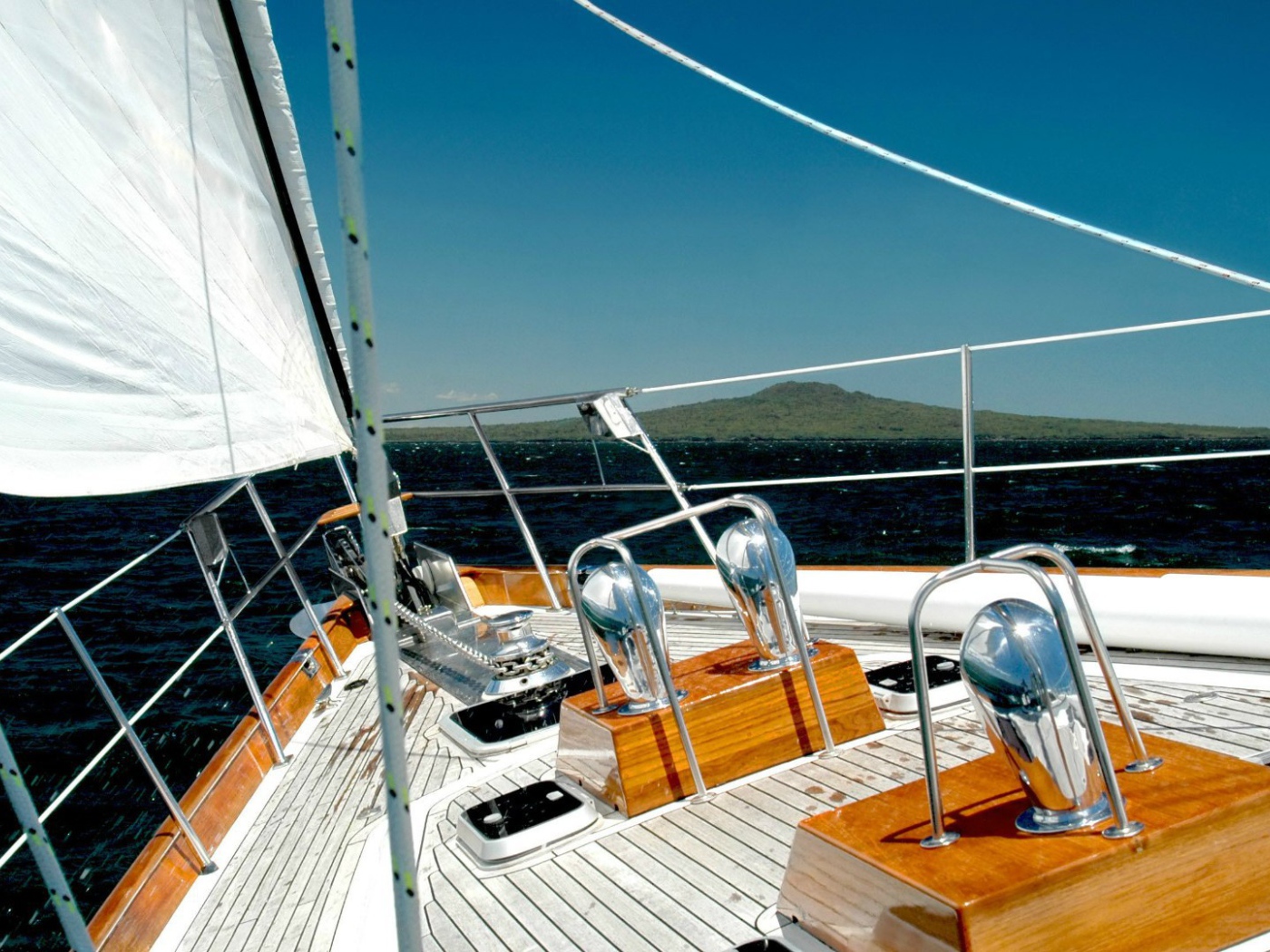 Палуба парусной яхты