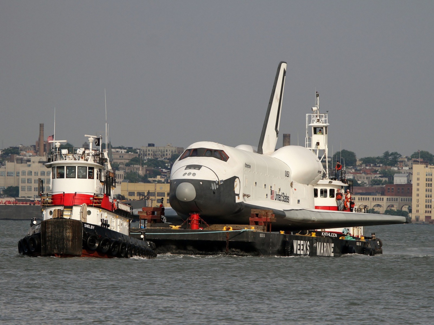 Шаттл на барже