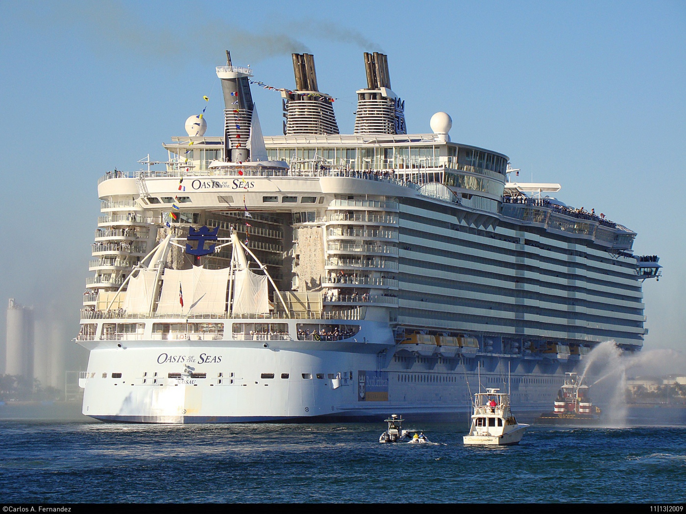 Самый большой в мире корабль Оазис морей