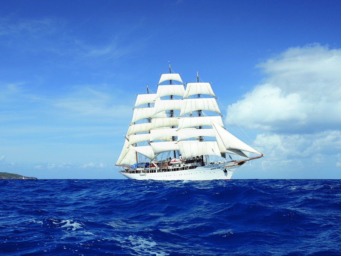 Трехмачтовый парусный корабль