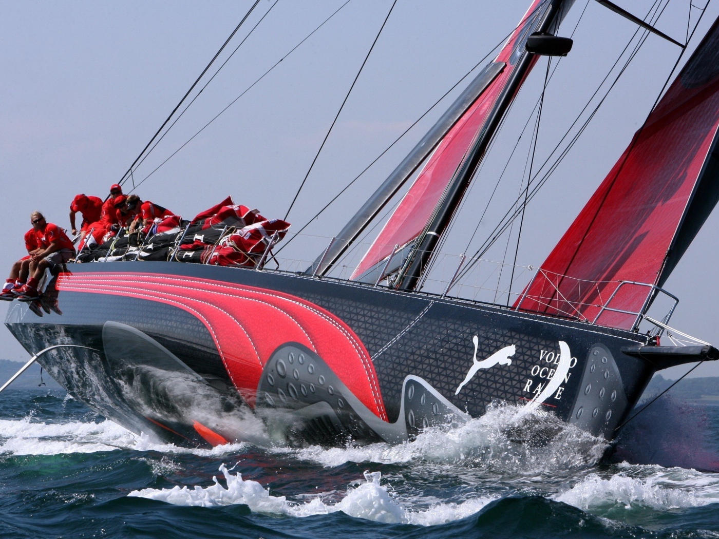 Яхта в фирменном стиле Пума