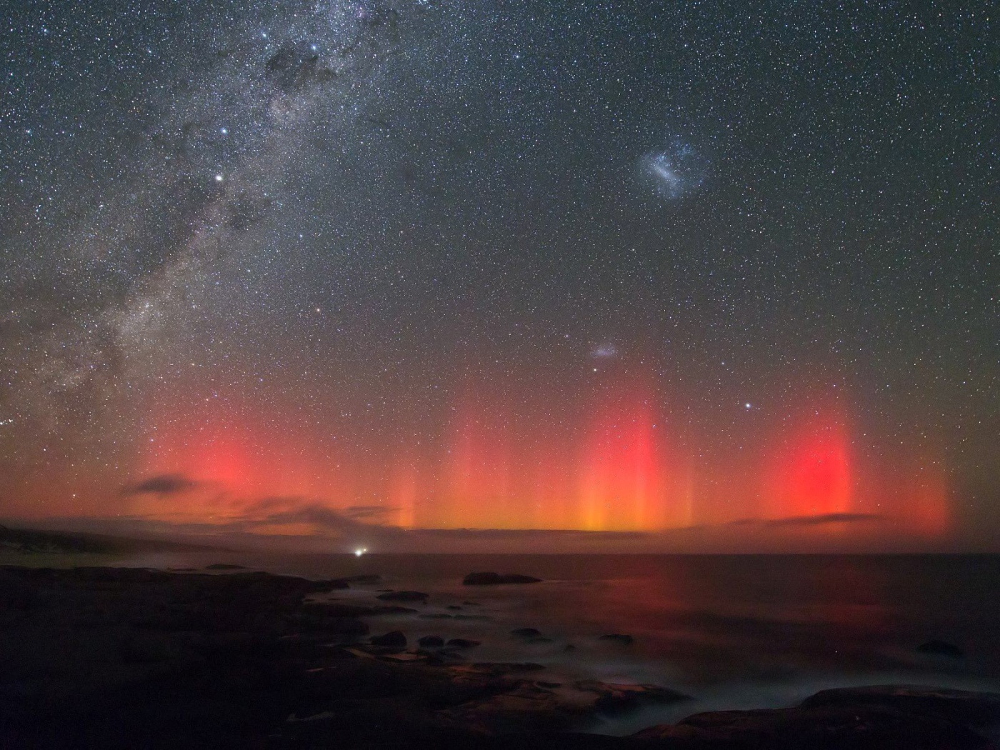 Млечный путь и северное сияние
