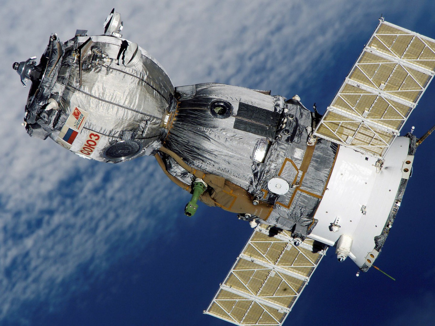 Союз ТМА-7 над Землей