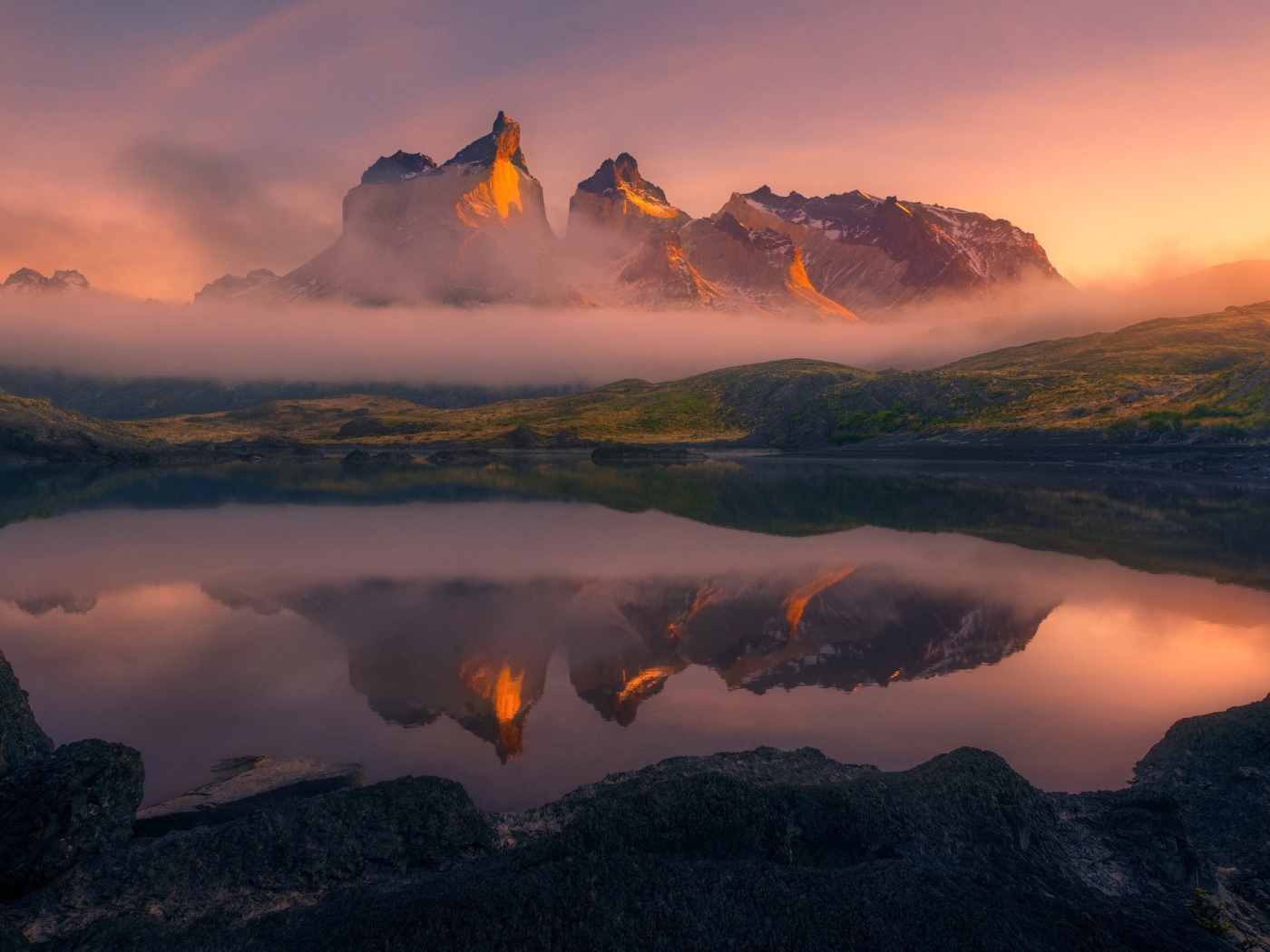 Горное озеро в Торрес-дель-Пайне, Чили