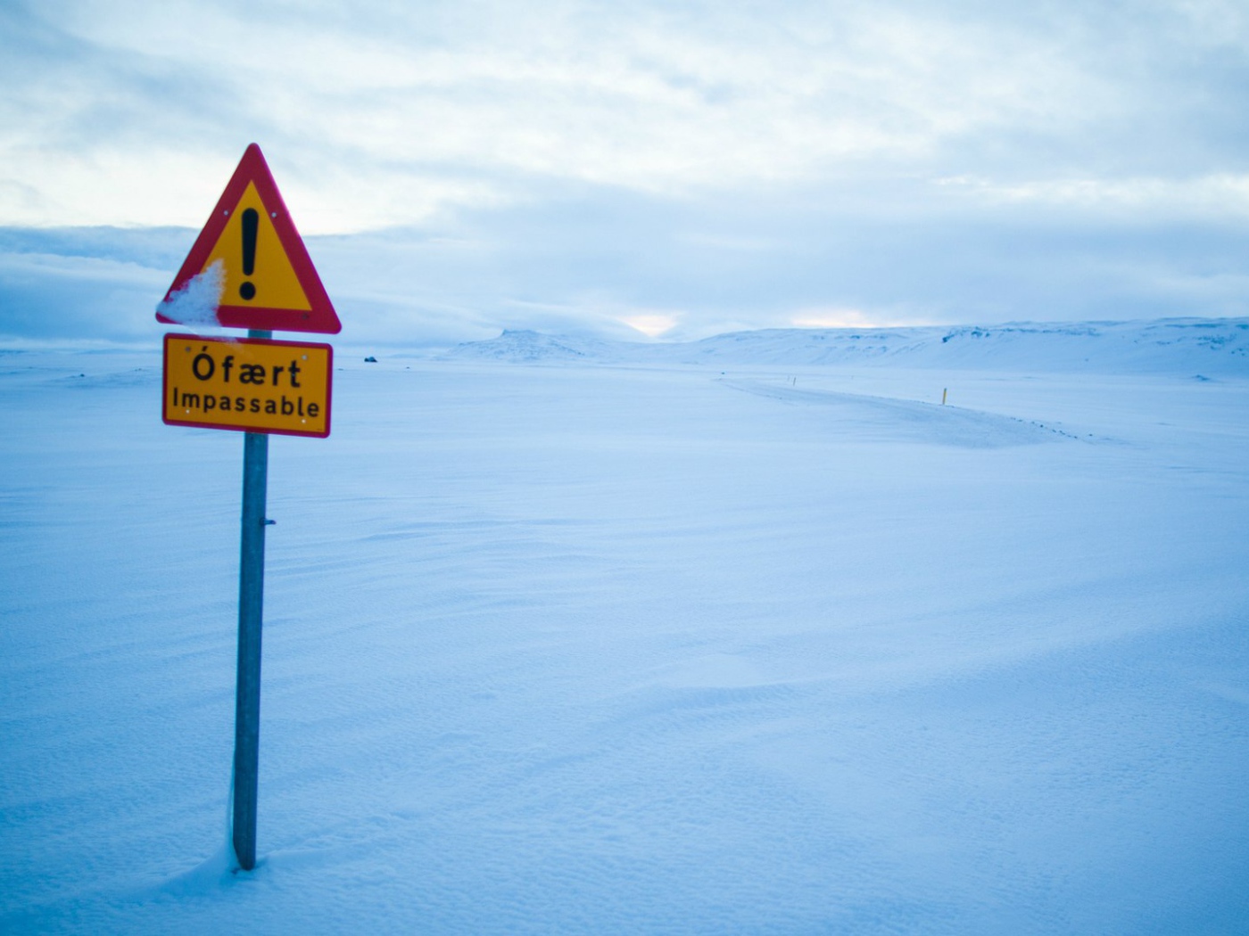 Дорожный знак в Исландии