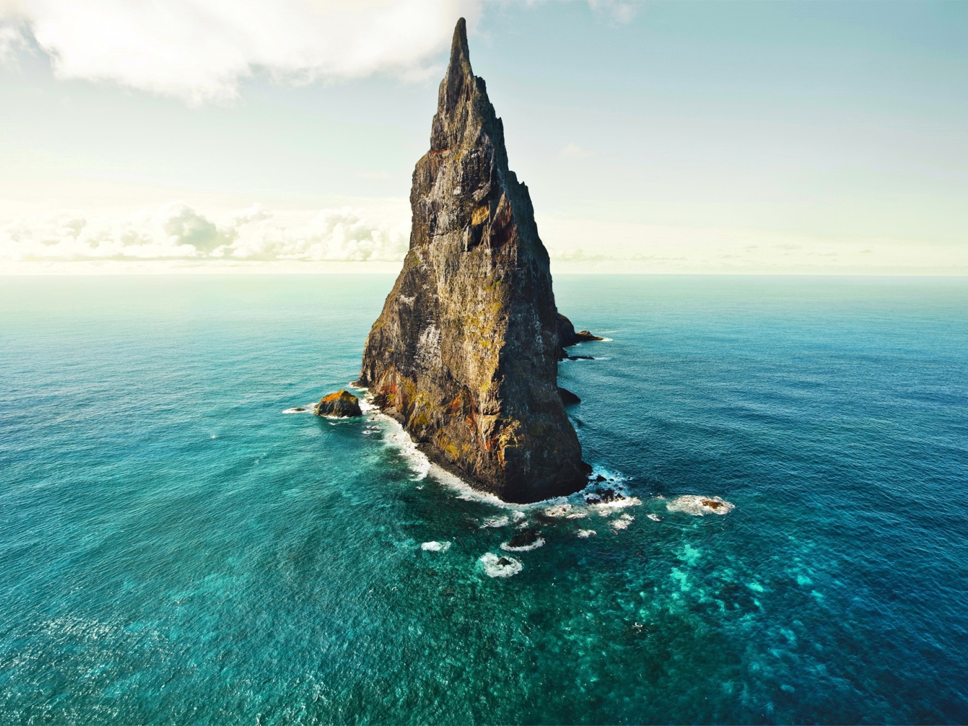 Острая скала у берегов Австралии