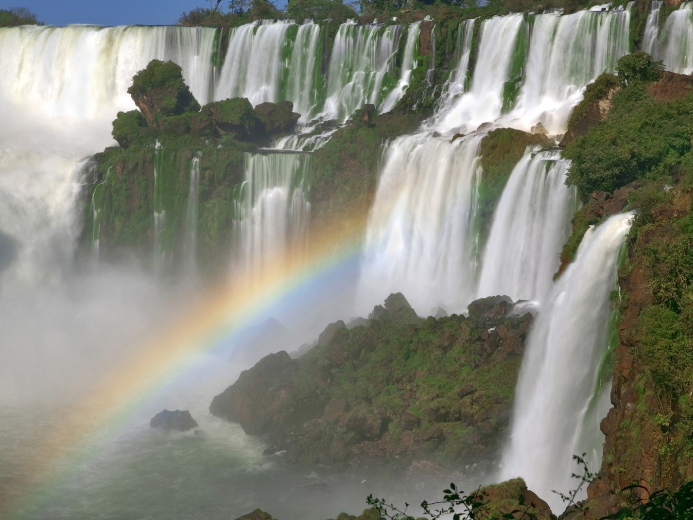 Радуга на водопаде Игуасу