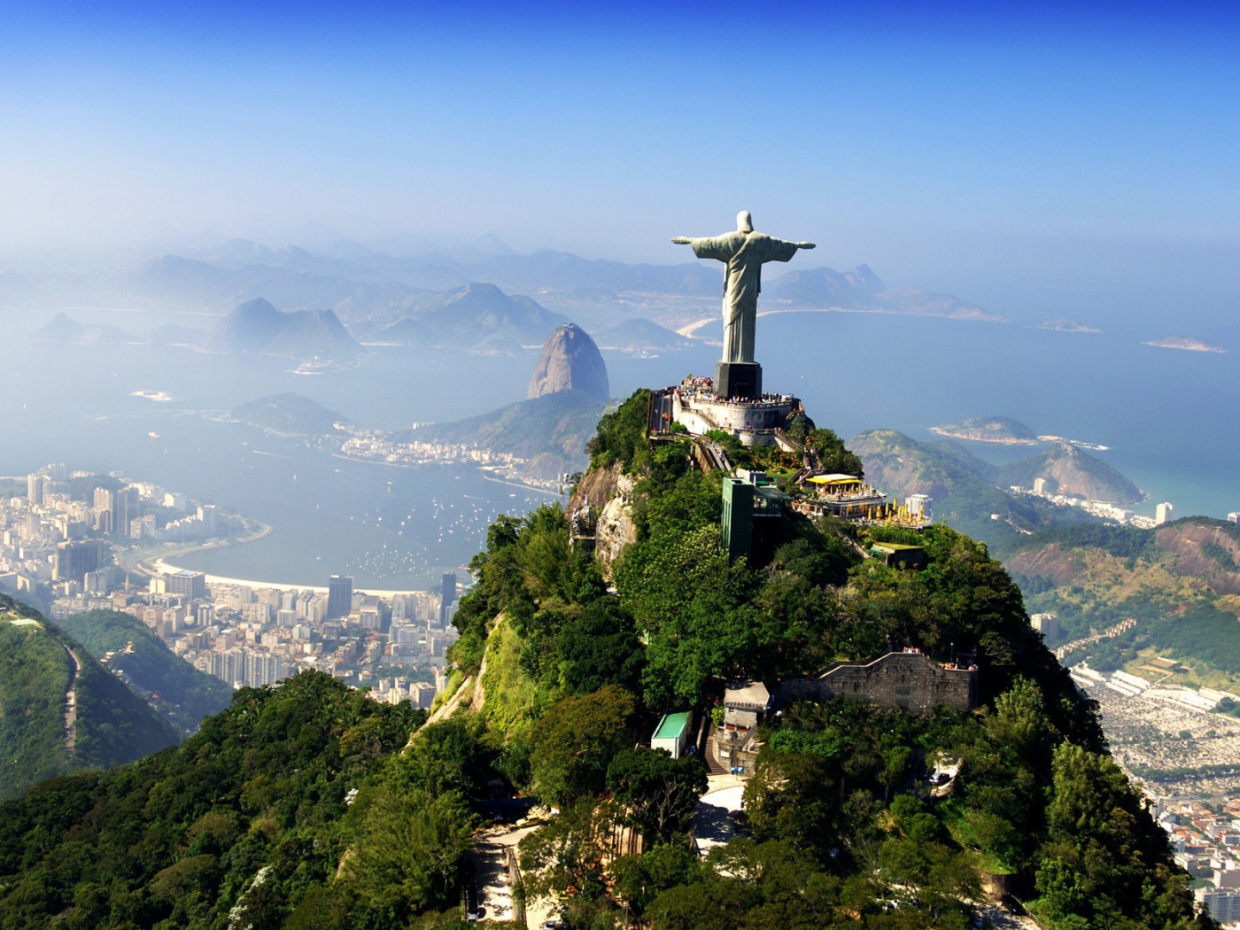 Статуя в Бразилии