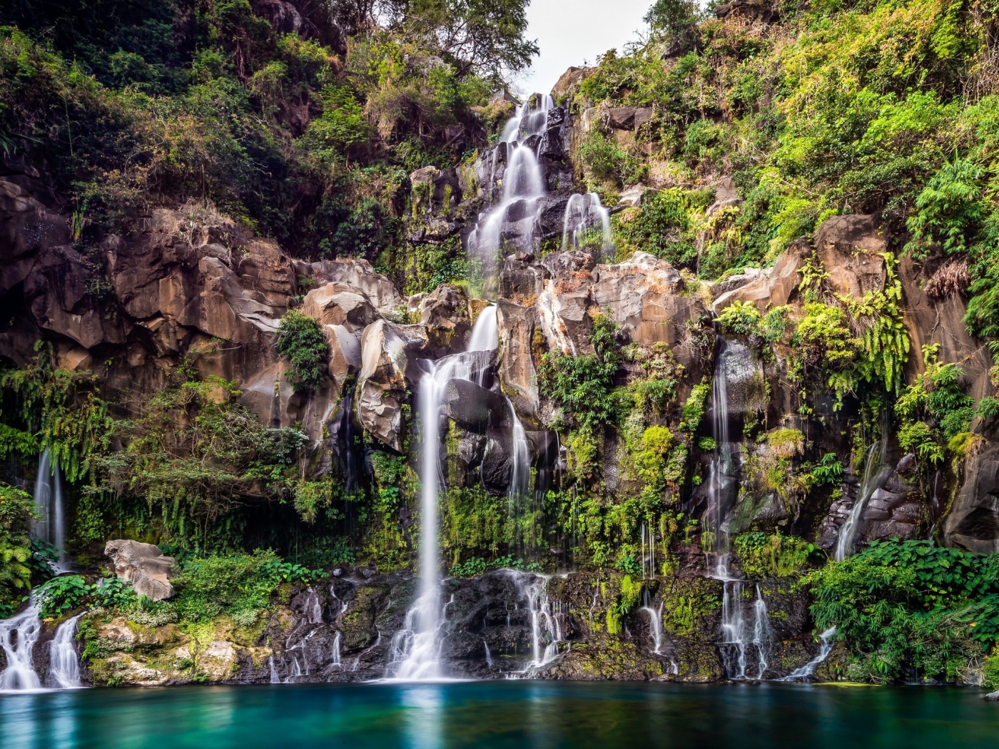 Водопад на скале, Франция