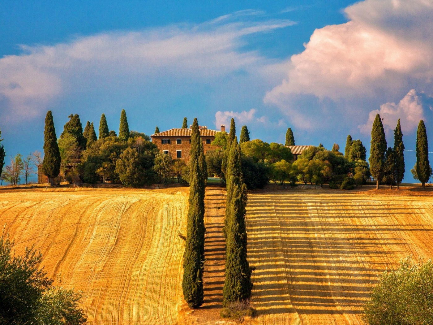 Скошенные поля в Тоскане, Италия