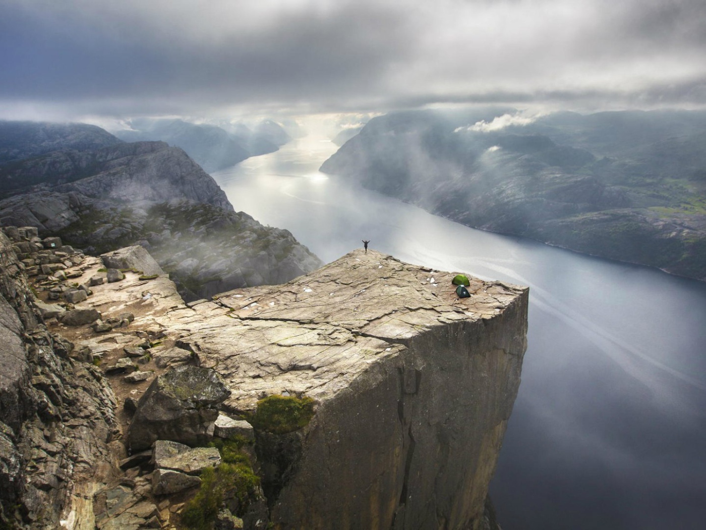 Гигантский утёс Прекестулен в Норвегии