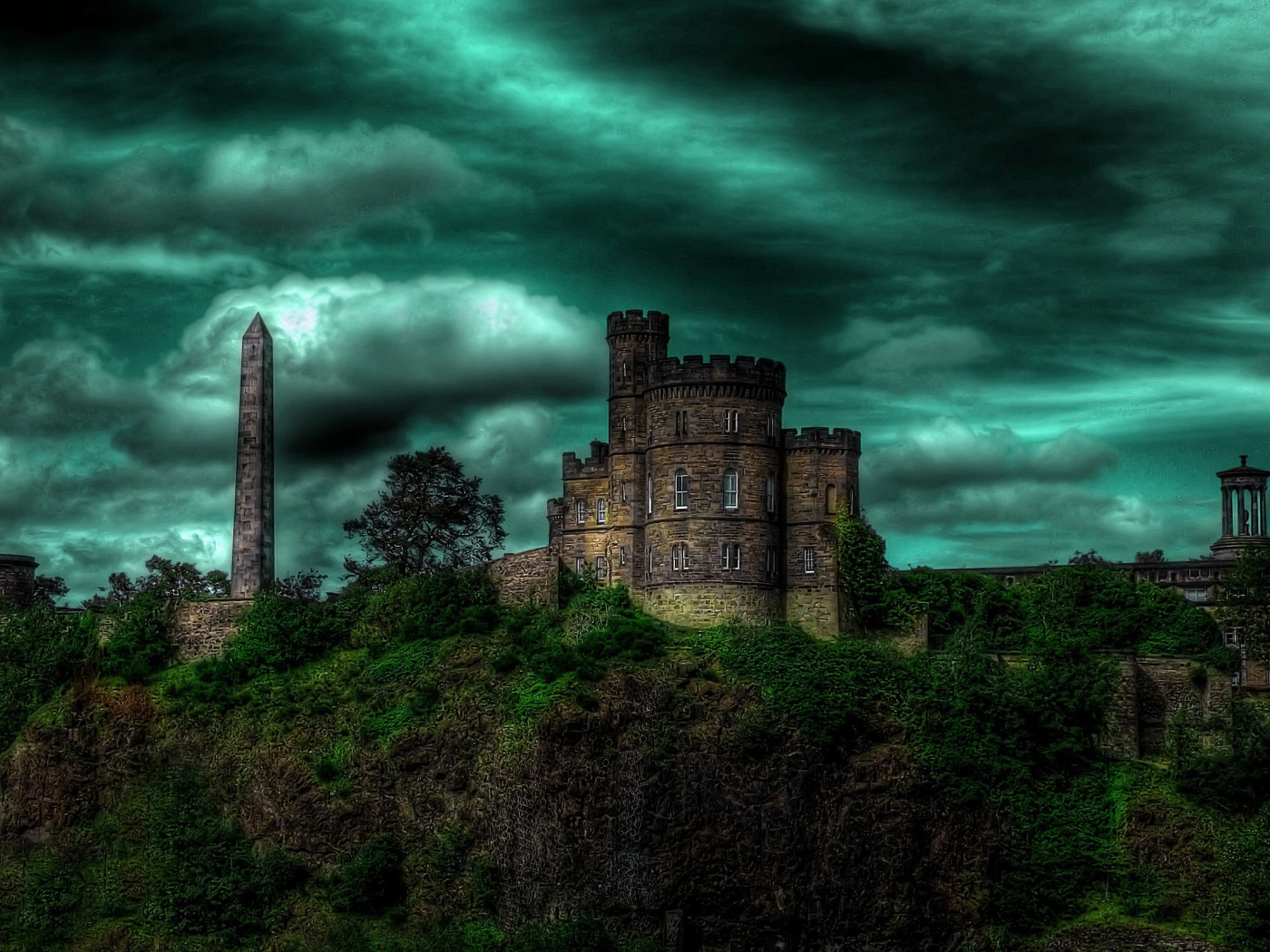 Замок на холме под зеленым небом