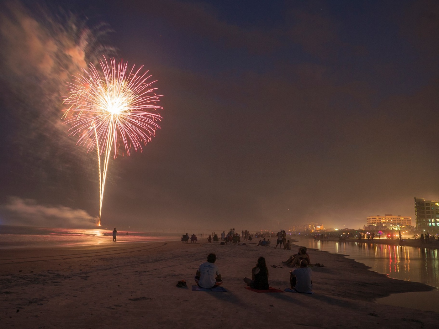 Фейерверк на пляже в Джэксонвилле, Флорида