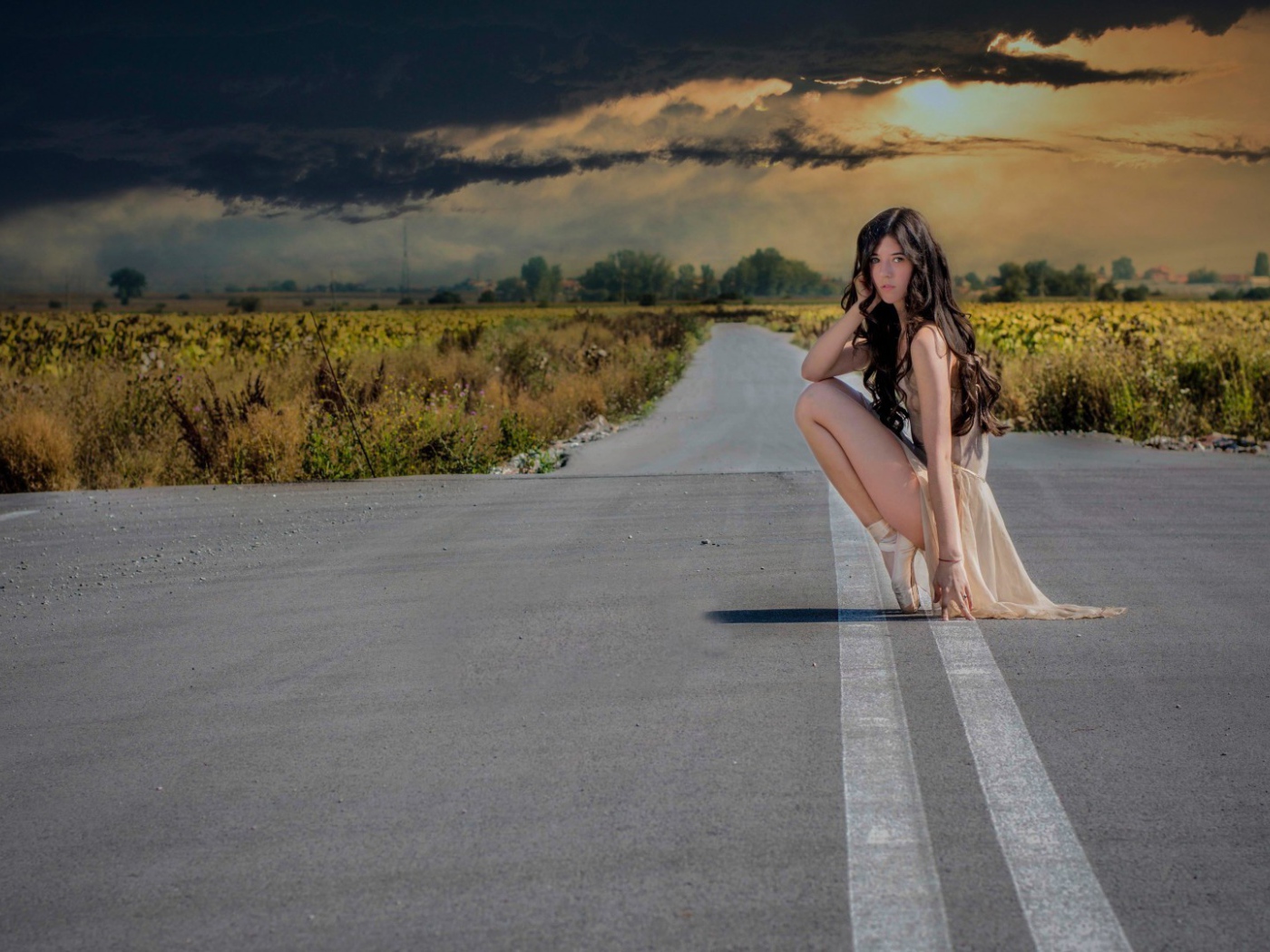 Балерина на дорожной разметке