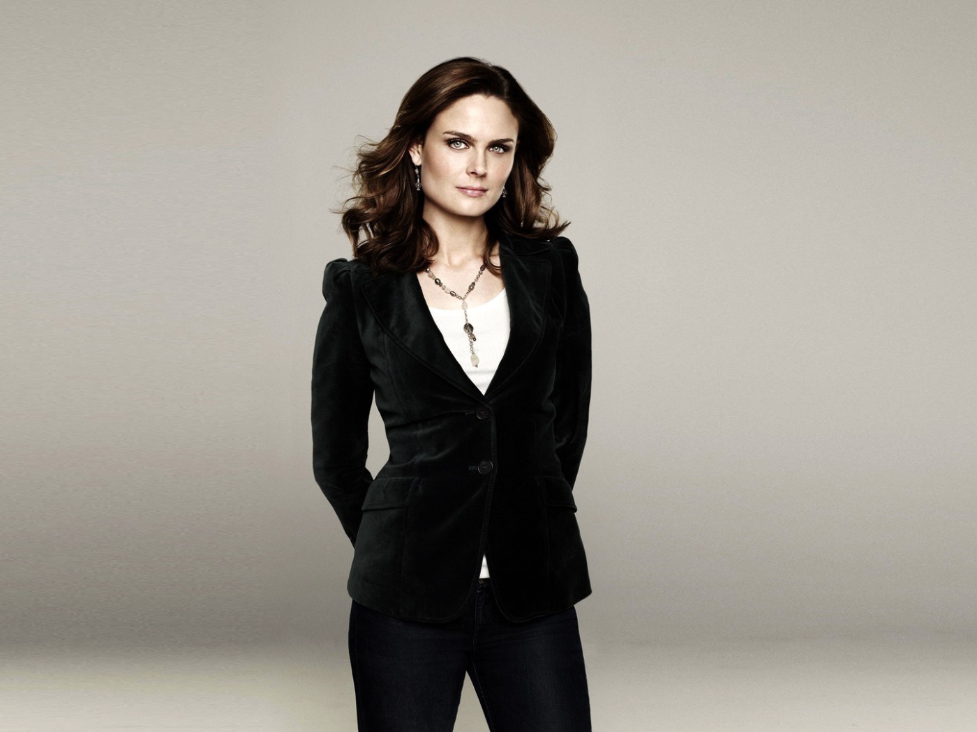 Красивая актриса Эмили Дешанель