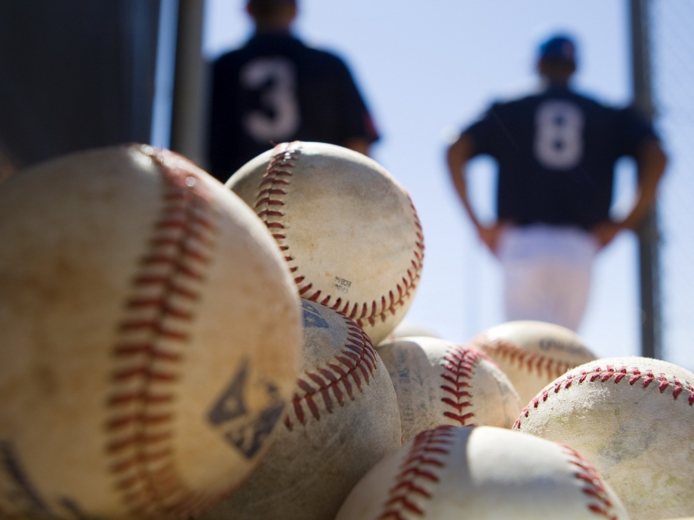 Горка мячей для бейсбола