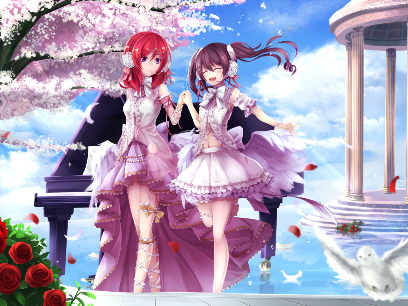 Девушки в розовых платьях Maki Nishikino и Yazawa Nico аниме Love Live! 